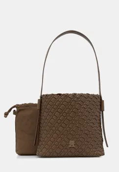 Tommy Hilfiger poseta imagine