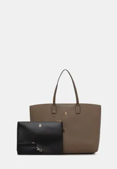 Tommy Hilfiger poseta imagine