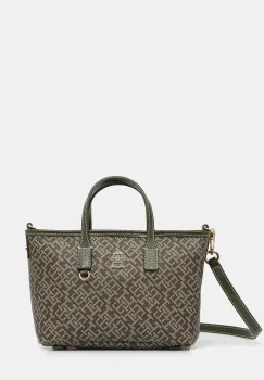 Tommy Hilfiger poseta imagine