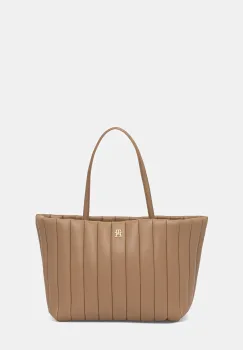 Tommy Hilfiger poseta imagine