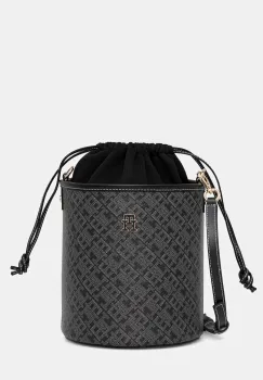 Tommy Hilfiger poseta imagine