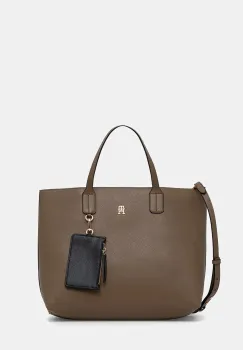 Tommy Hilfiger poseta imagine