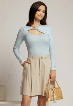 Bluza bleu casual cu decolteu decupat si accesoriu imagine