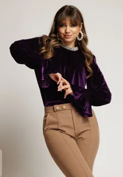 Bluza DY Fashion din catifea mov cu perle la gat si maneci evazate imagine