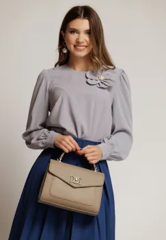 Bluza DY Fashion gri cu maneci bufante si floare cu perla la bust imagine