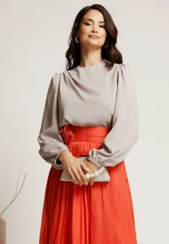 Bluza DY Fashion gri din triplu voal cu pliuri pe umar imagine