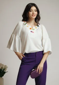 Bluza eleganta din crep alba cu broderie florala colorata imagine