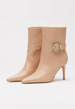 Botine beige din piele ecologica cu toc subtire si accesoriu imagine