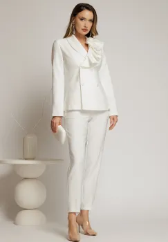 Compleu alb cu pantalon si sacou cu volanase la rever imagine