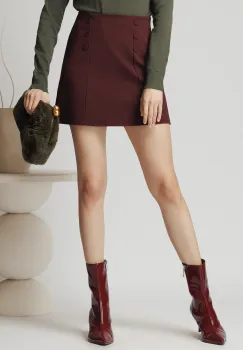 Fusta scurta casual din stofa burgundy cu nasturi decorativi imagine