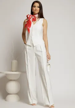 Pantaloni DY Fashion albi cu pliu din talie si banda cu nasture imbracat imagine