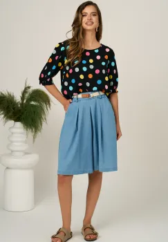 Pantaloni scurti bleu din denim lejeri cu pliuri si curea in talie imagine