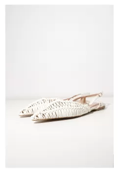 Pantofi Hanna albi cu impletituri si talpa joasa imagine