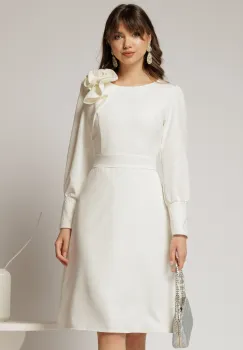 Rochia DY Fashion alba cu mansete din paiete si funda ampla pe umar imagine