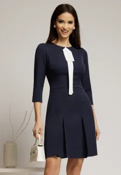 Rochie bleumarin din stofa cu esarfa alba la decolteu imagine