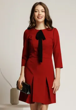 Rochie burgundy scurta din stofa cu esarfa neagra la decolteu imagine