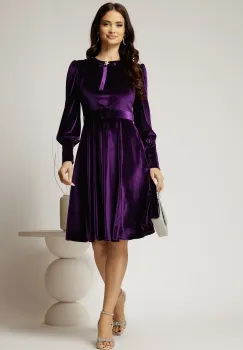 Rochie DY Fashion din catifea mov cu funda si brosa la guler imagine