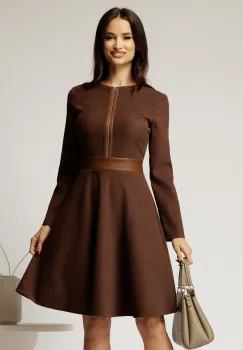 Rochie DY Fashion din stofa velur maro cu fermoar metalic decorativ si insertii din piele imagine