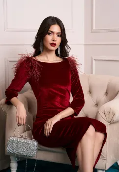 Rochie DY Fashion eleganta din catifea burgundy cu pene la umeri imagine