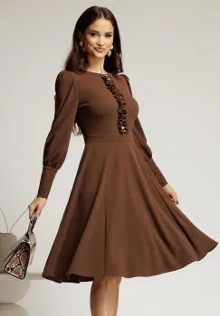 Rochie DY Fashion maro eleganta cu volan incretit pe bust si nasturi bijuterie imagine