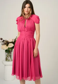Rochie DY Fashion midi fucsia din voal in clos cu accesoriu si decupaj la decolteu imagine