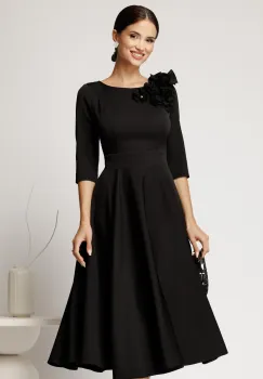 Rochie DY Fashion midi neagra din stofa in clos cu floare la bust imagine