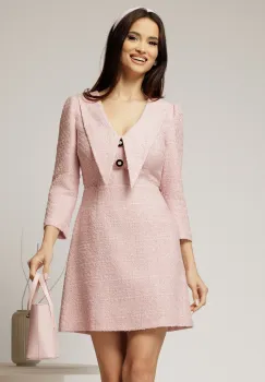 Rochie DY Fashion scurta din tweed roz cu gulerul ascutit si nasturi la bust imagine