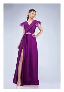 Rochie lunga magenta din tafta cu pene la umeri si strasuri pe talie imagine