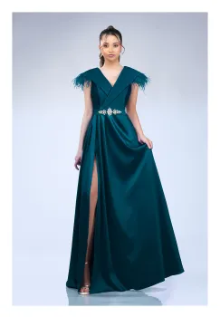 Rochie lunga verde din tafta cu pene la umeri si strasuri pe talie imagine