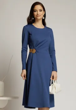 Rochie midi albastra clos cu accesoriu auriu in talie si pliuri imagine