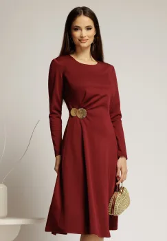 Rochie midi bordo clos cu accesoriu auriu in talie si pliuri imagine