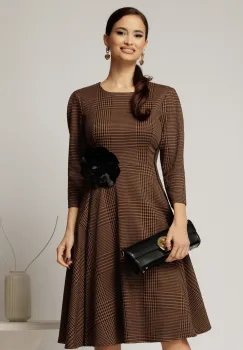 Rochie midi din stofa carou maro si finisaje negre imagine