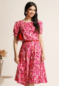 Rochie midi magenta din viscoza in clos cu imprimeuri fucsia si curea in talie imagine