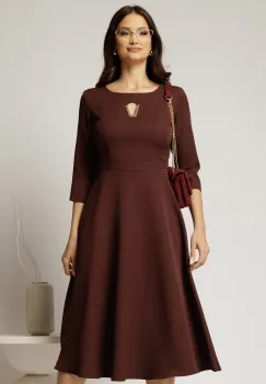 Rochie midi maro clos cu decupaj metalic la bust imagine