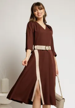 Rochie midi maro clos cu slit pe fusta imagine