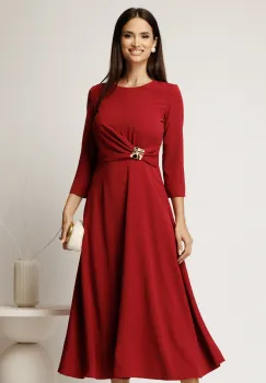 Rochie midi rosie din crep in clos cu fronseu si aplicatie metalica in talie imagine