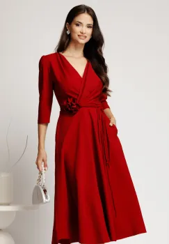 Rochie midi rosie din stofa in clos cu floare in talie imagine