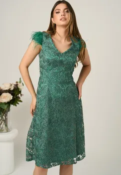 Rochie midi verde din dantela in clini cu pene la umeri imagine