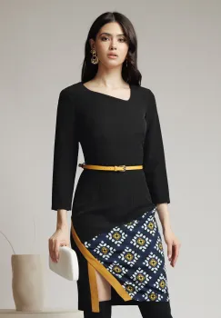 Rochie office din stofa neagra cu imprimeu la baza si curea in talie imagine