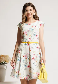 Rochie scurta alba in clos cu flori galbene si curtea in talie imagine