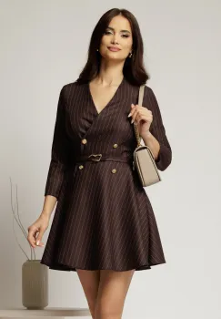 Rochie scurta maro clos cu nasturi si decolteu petrecut imagine