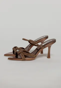 Sandale elegante maro cu varf ascutit si barete cu strasuri imagine