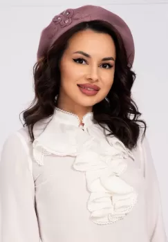 Bereta din tricot lila Pretty Liar cu flori brodate si strassuri imagine