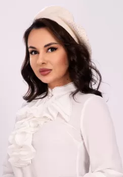 Bereta Paris ecru din tricot cu pietre decorative imagine