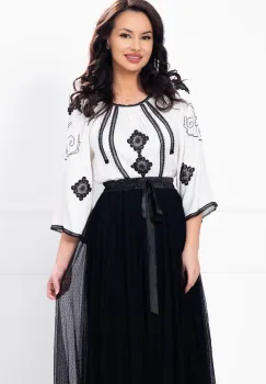 Bluza alba tip ie din vascoza cu broderie traditionala neagra imagine