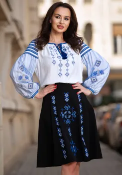 Bluza alba traditionala cu motivul rombului si tulle albastru imagine