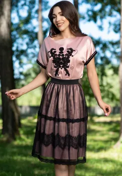 Bluza dama rose cu broderie neagra imagine