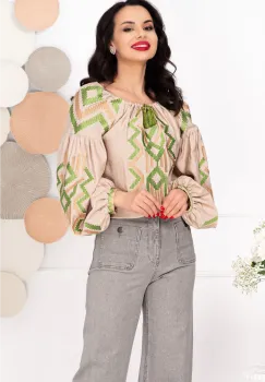 Bluza traditionala bej din vascoza cu broderie verde imagine