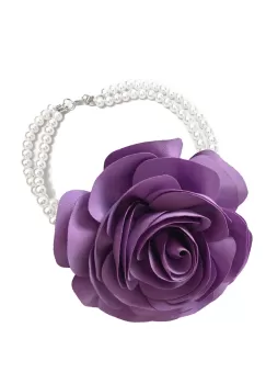 Colier cu lila la baza gatului cu floare 3D imagine