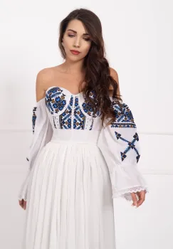 Corset traditional alb cu broderie albastra inspirata din folclor imagine